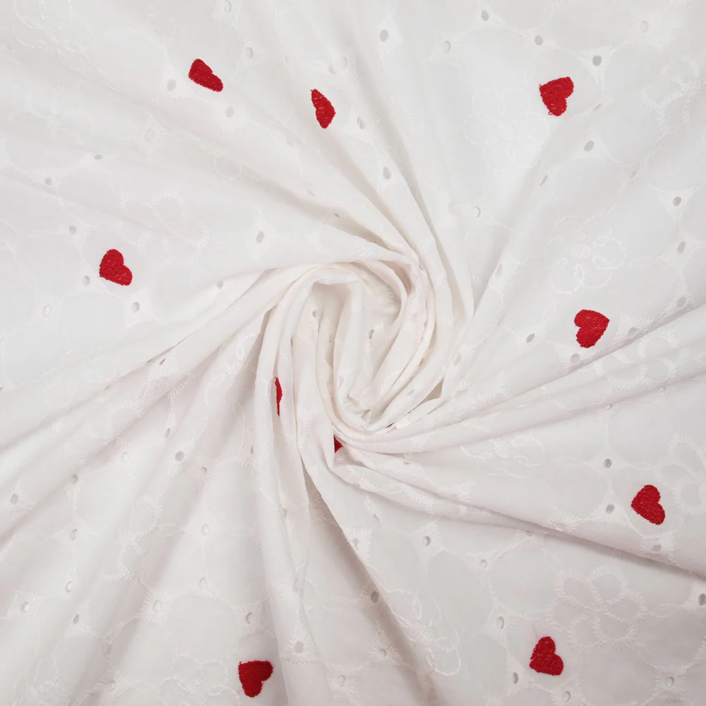 Broderie anglaise brodée coeur rouge fond blanc - Image 2