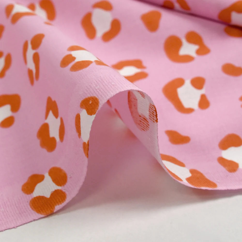 Coton imprimé léopard orange brûlé fond rose - Image 6