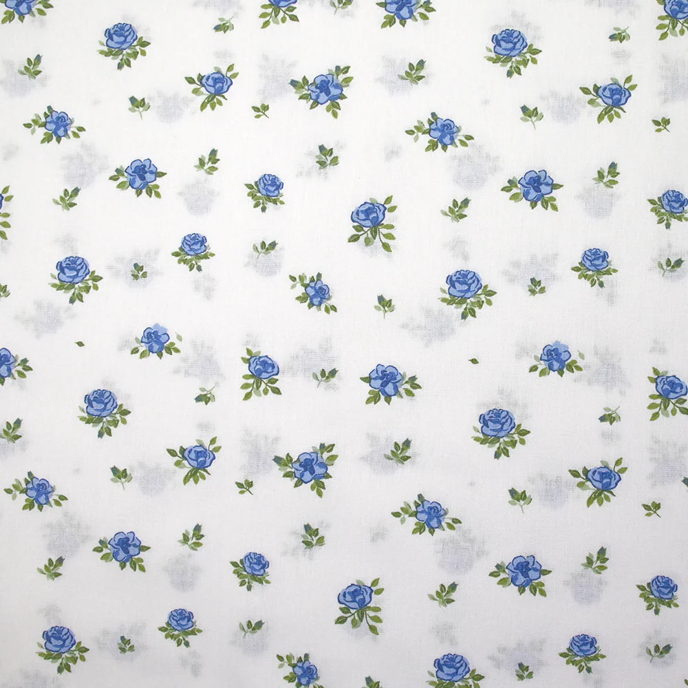 Coton imprimé les fleurs de Lou bleu fond blanc