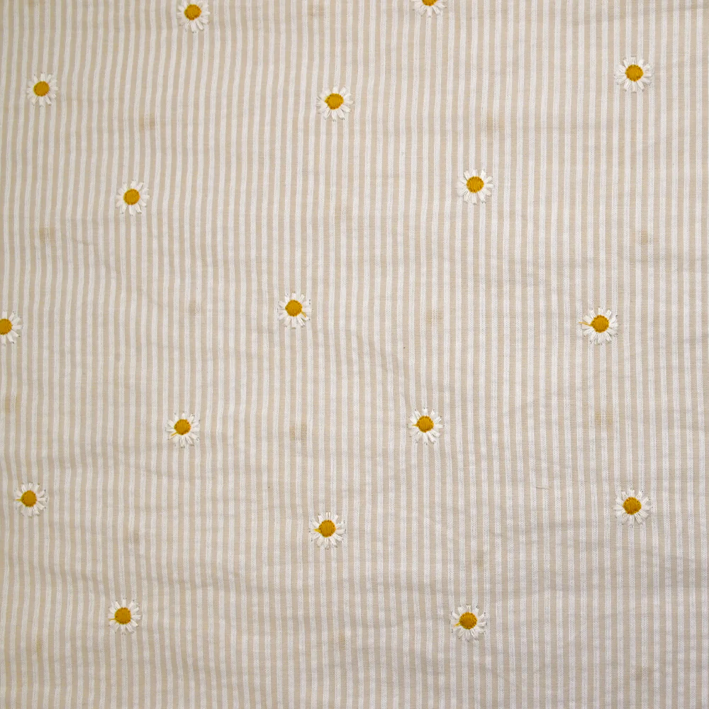 Coton tissé teint brodé marguerite fond rayé blanc et beige - Image 4