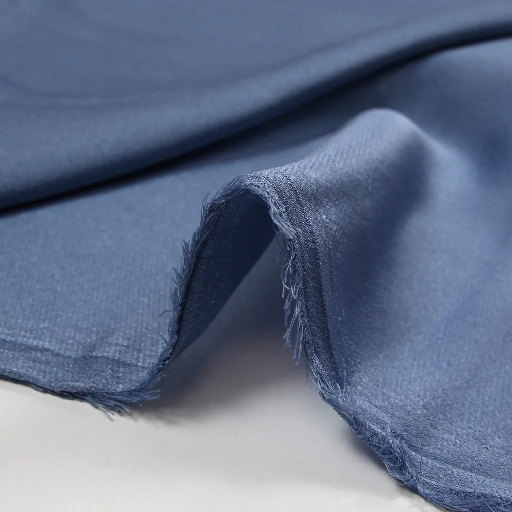 Crêpe satiné de polyester Florencia bleu barbeau - Image 4