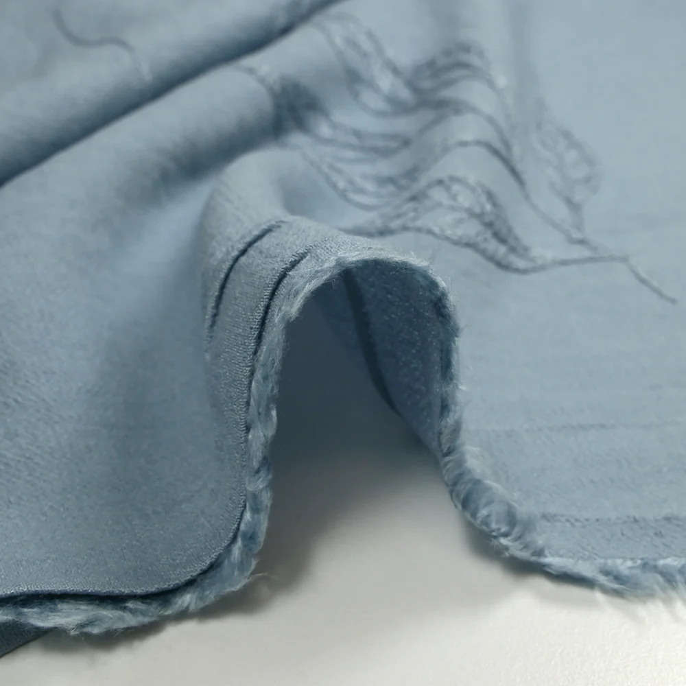 Crêpe viscose Lily brodé feuillage bleu barbeau - Image 7