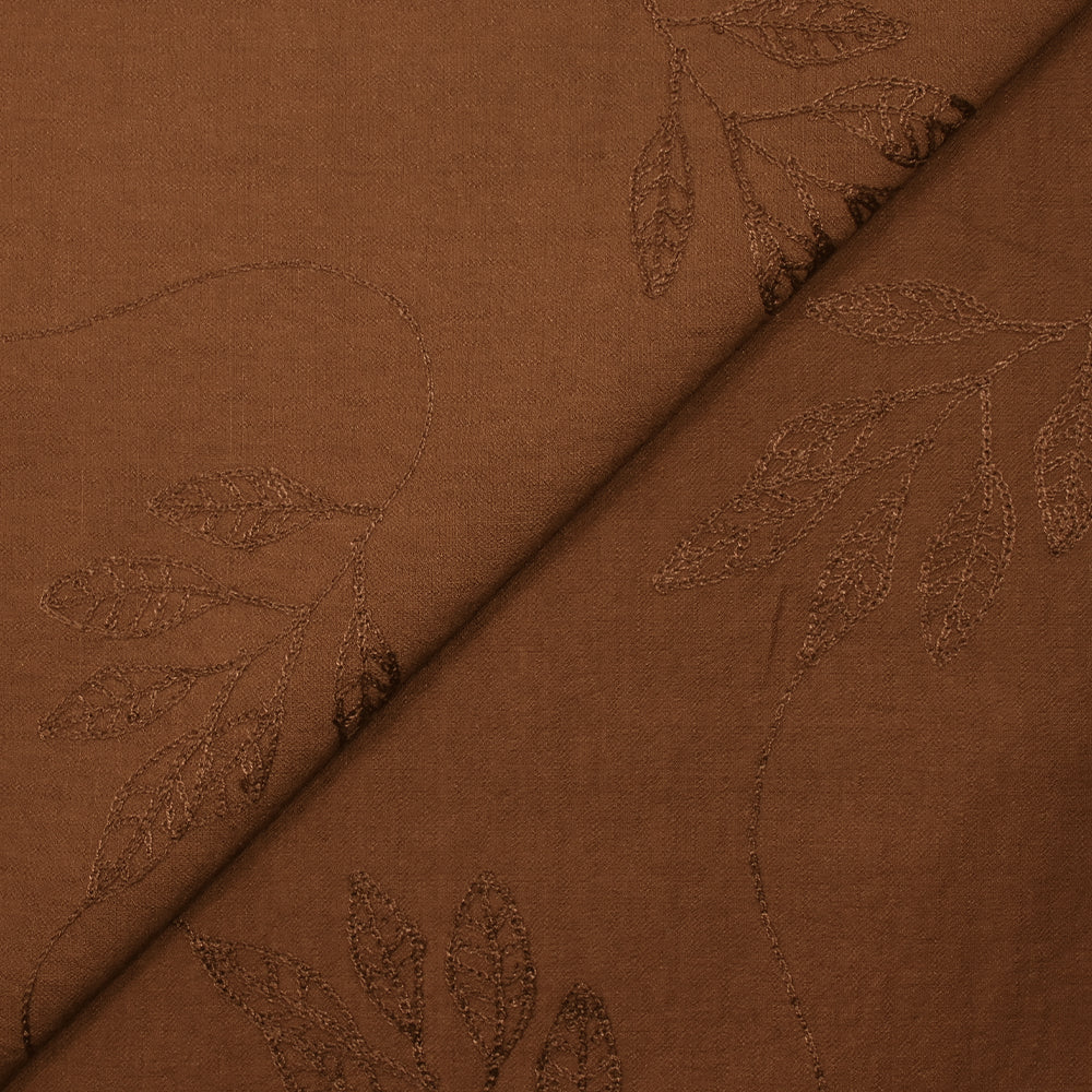 Crêpe viscose Lily brodé feuillage marron noisette - Image 5