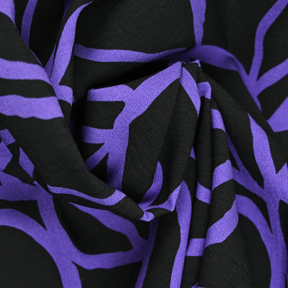 Crêpe viscose ottoman imprimé spaghetti violet fond noir - Image 2