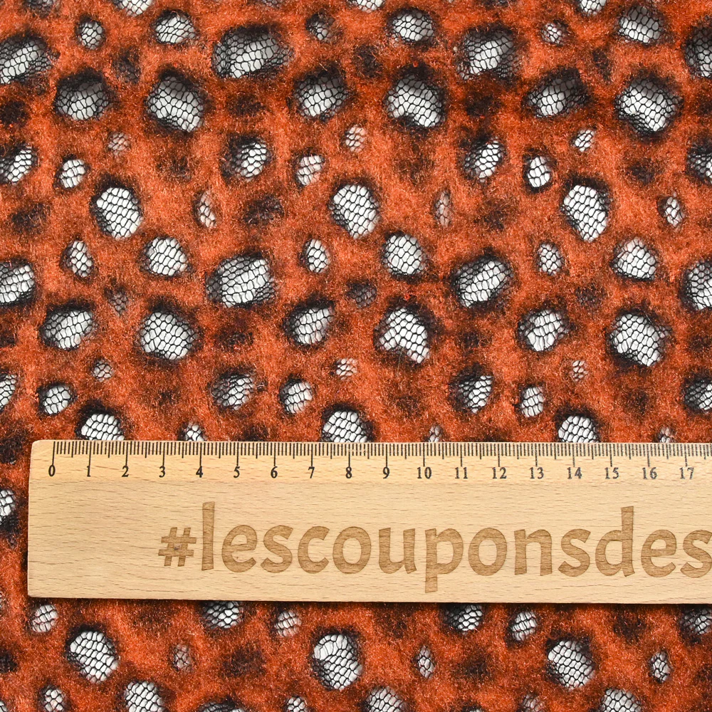 Dentelle polyester noir à poils fond roux - Image 5