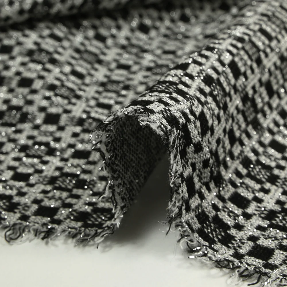 Maille Milano polyester Lurex carré graphique noir et blanc - Image 7
