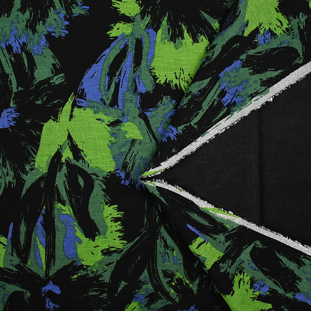 Maille Milano polyviscose nature en folie bleue et noire fond vert - Image 5