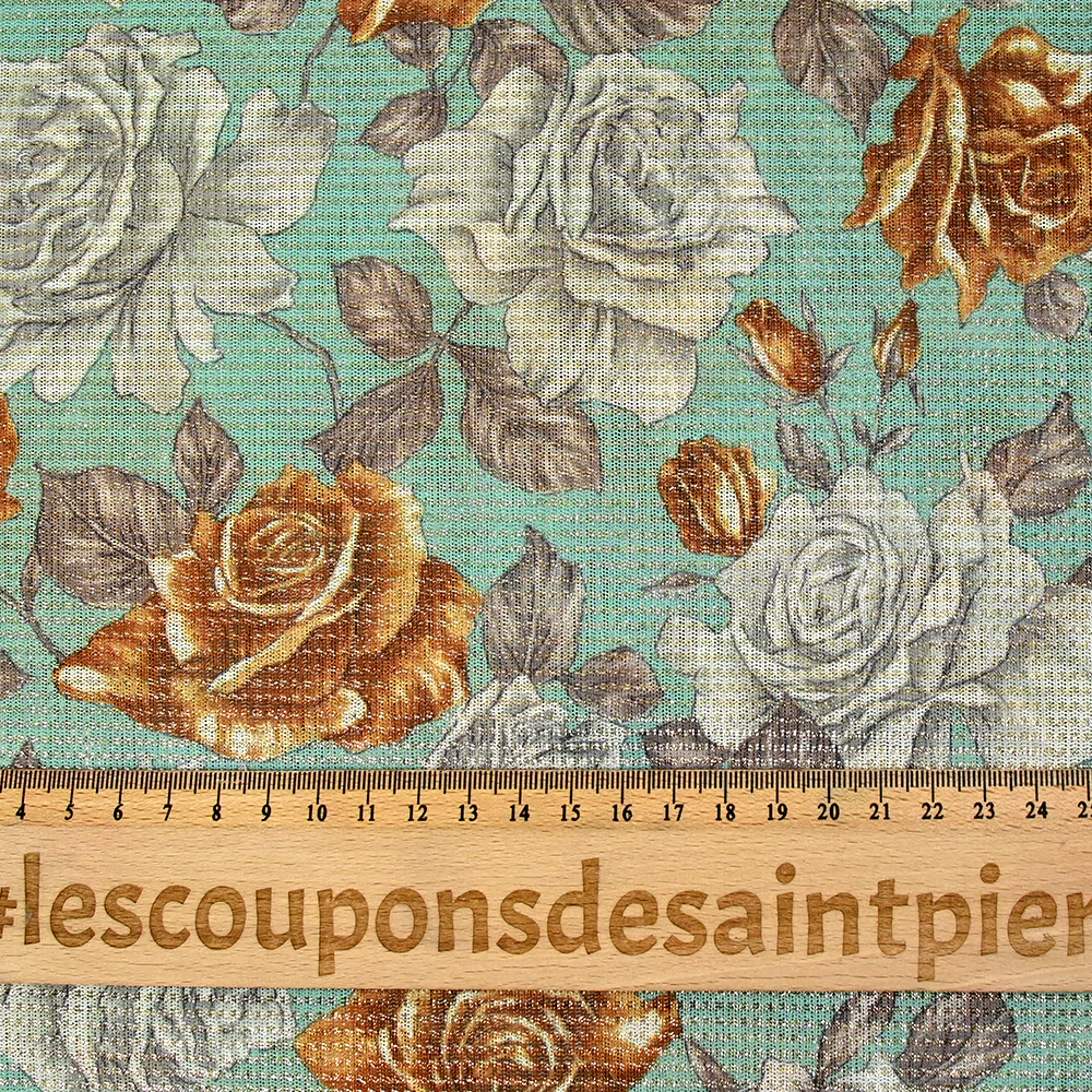 Maille polyester lamée bouquet de roses jaune et grise fond vert d'eau - Image 3