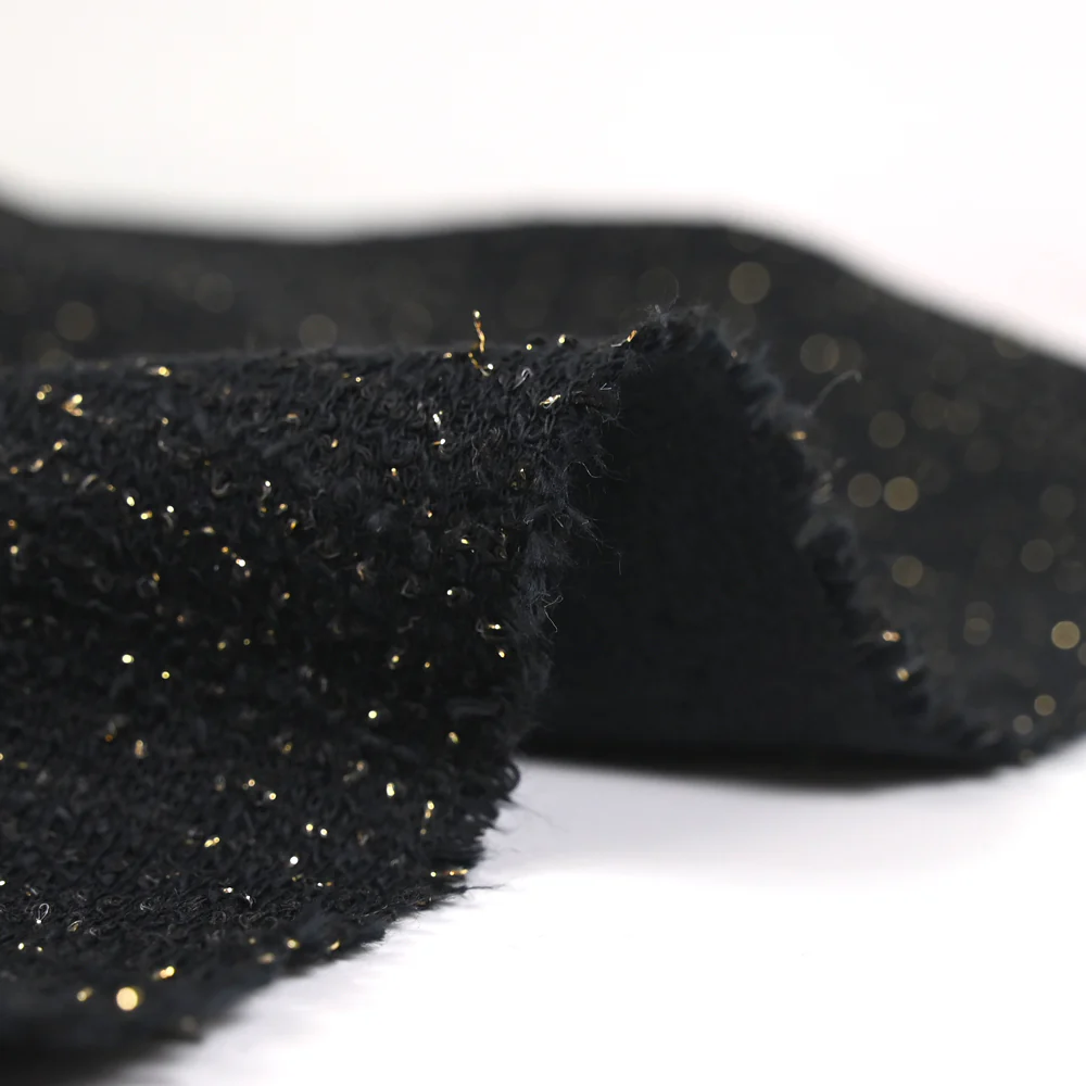 Maille viscose lurex doré fond noir - Image 4