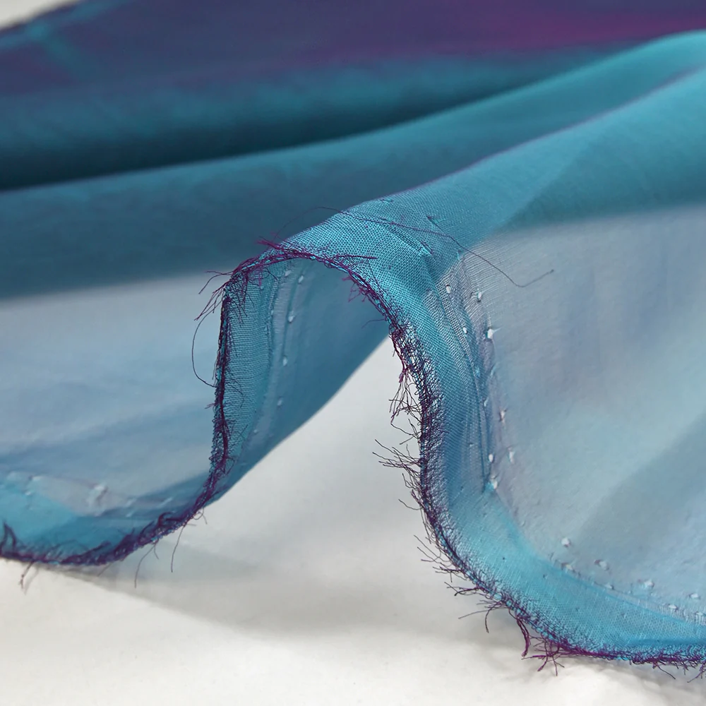 Mousseline 100% soie unie bleu changeant violet - Image 5