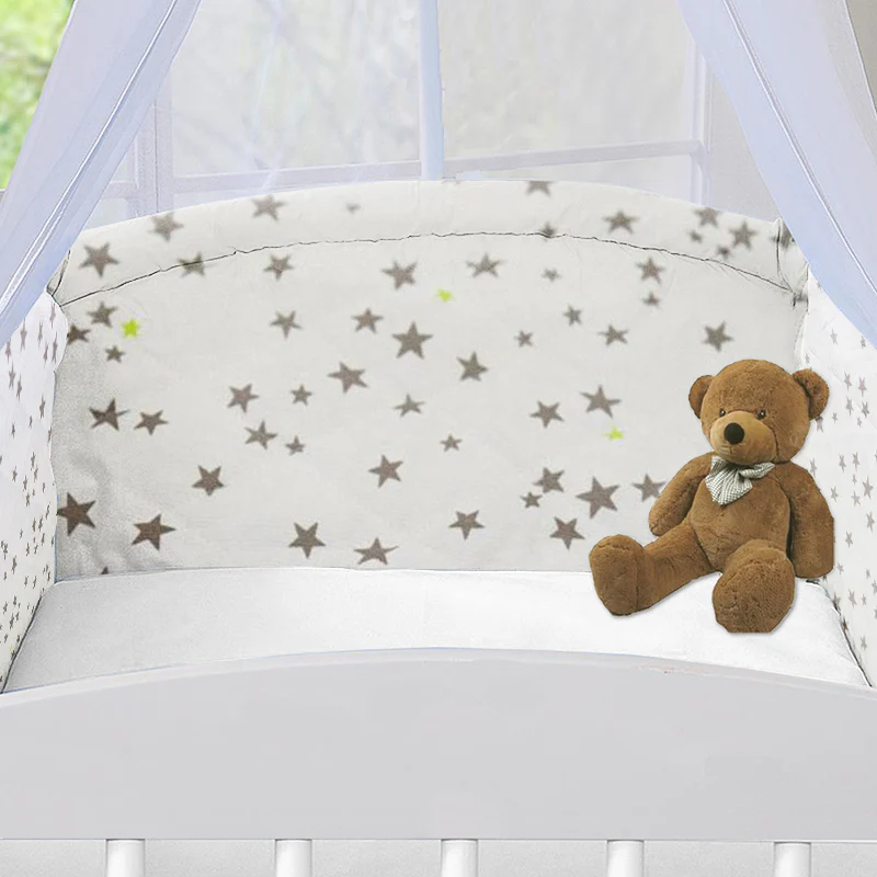Piqué de coton matelassé étoiles taupe et vert anis au mètre - Image 4