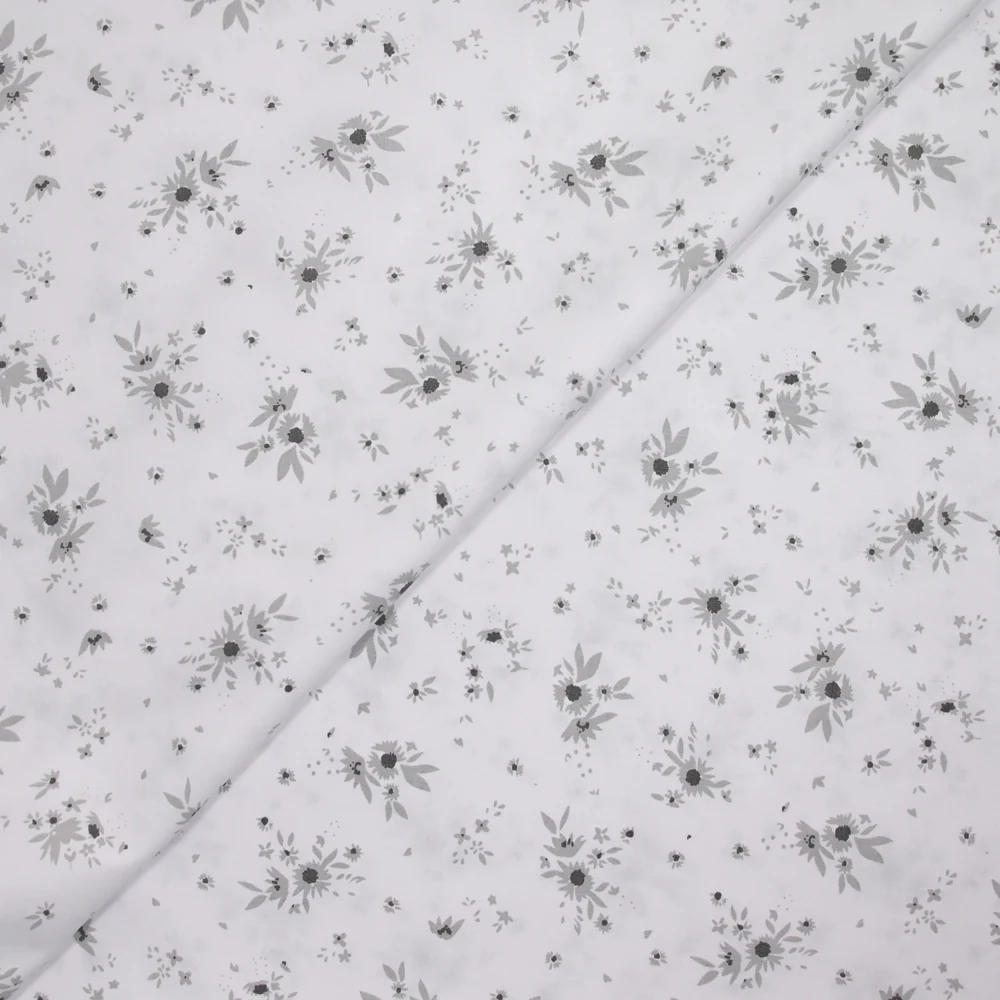 Popeline polycoton imprimée splash de fleurs gris fond blanc