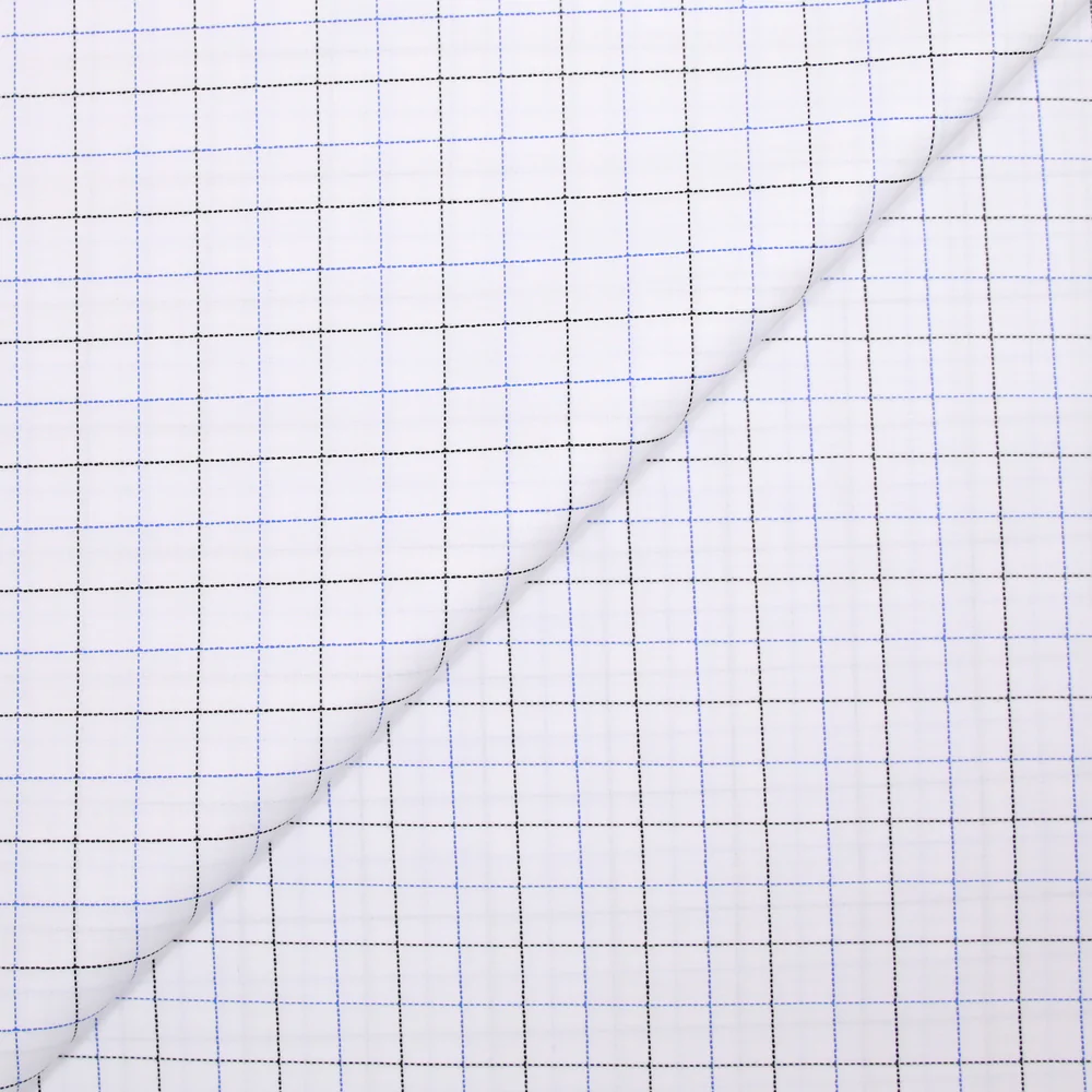Popeline polycoton tissée-teinte pointillé noir et bleu fond blanc
