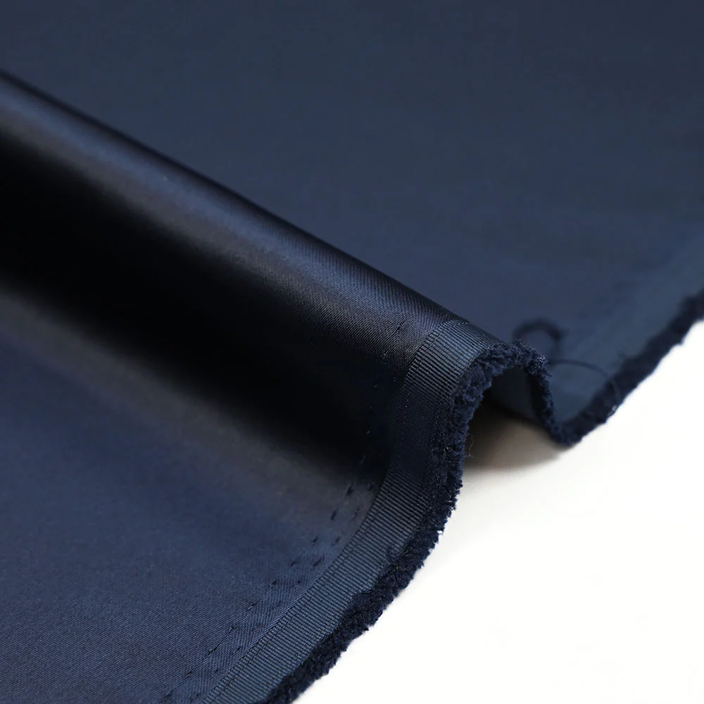 Satin de polyester Lucie bleu marine - Image 4