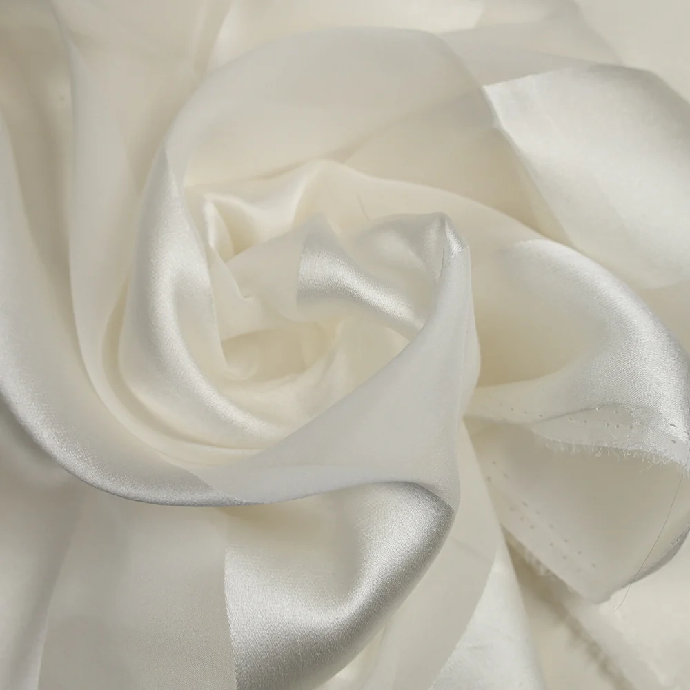 Satin de soie dévoré à larges bandes écru - Image 2