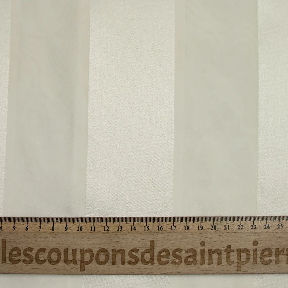 Satin de soie dévoré à larges bandes écru - Image 4