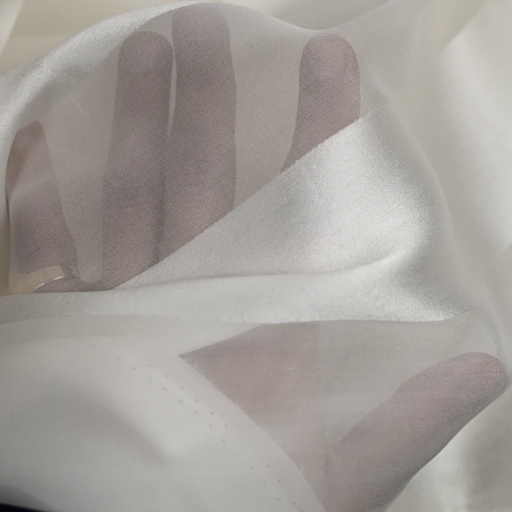 Satin de soie dévoré à larges bandes écru - Image 5