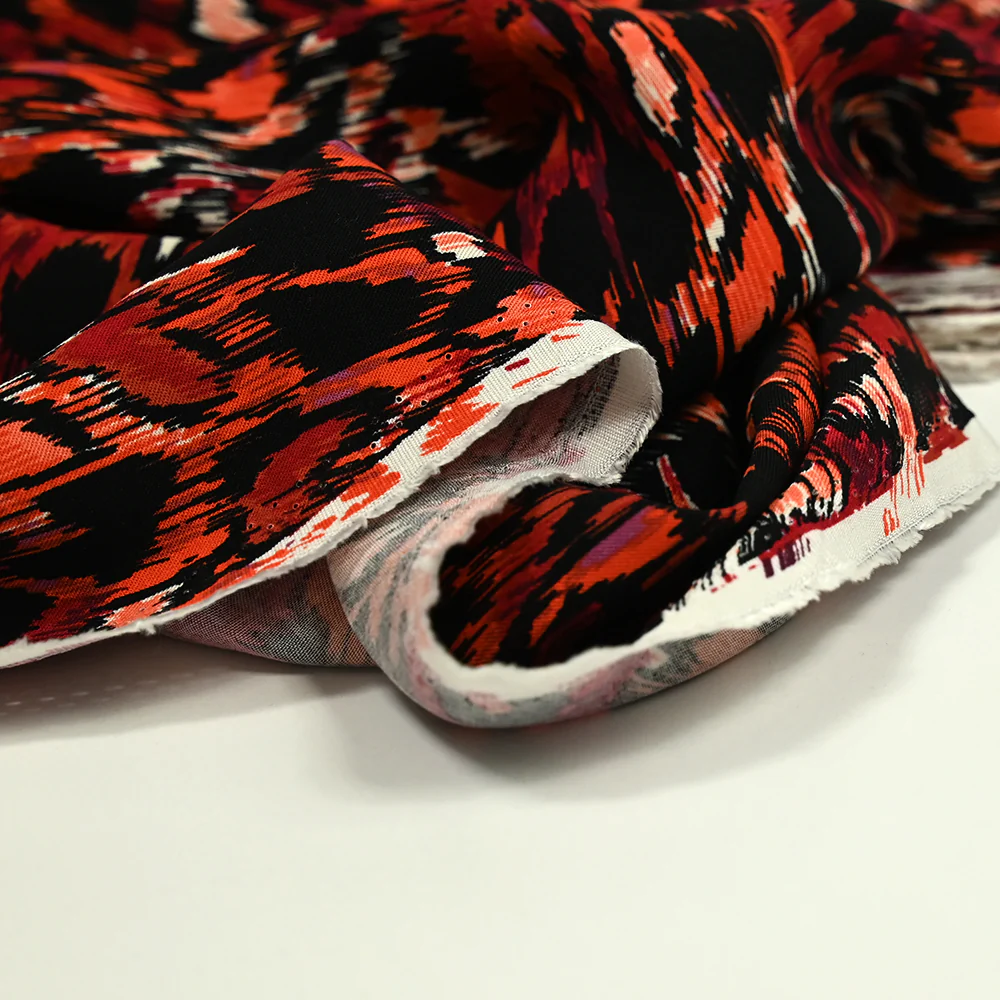 Twill de viscose imprimé Saturne rouge - Image 4