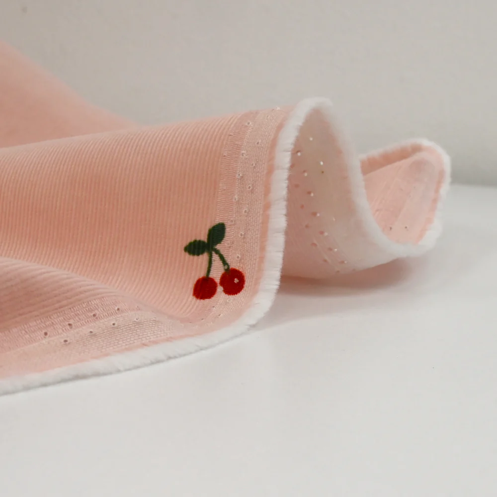 Velours de coton côtelé imprimé cerise fond rose - Image 6