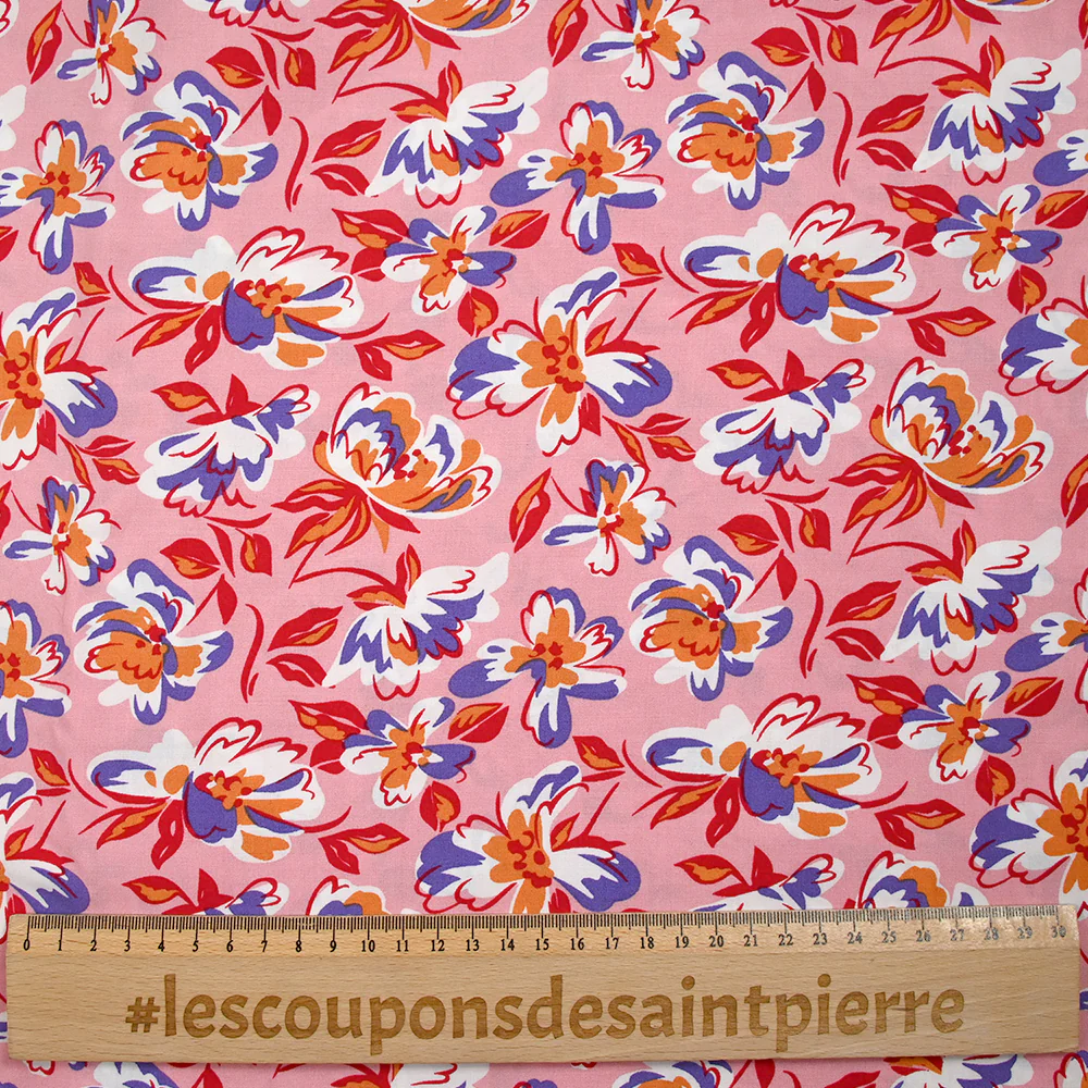 Viscose imprimée Azalée rouge et violet fond rose - Image 3