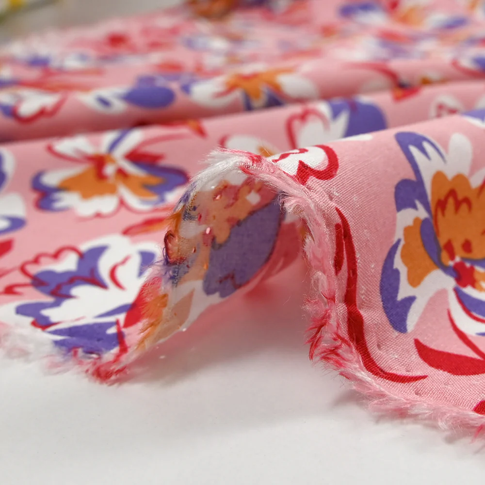 Viscose imprimée Azalée rouge et violet fond rose - Image 5