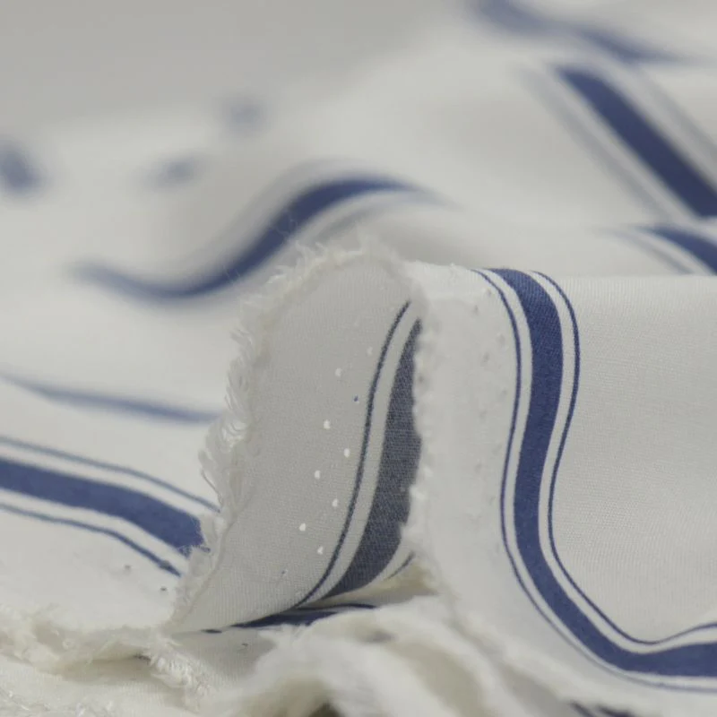 Viscose imprimée double rayures bleu fond blanc - Image 5