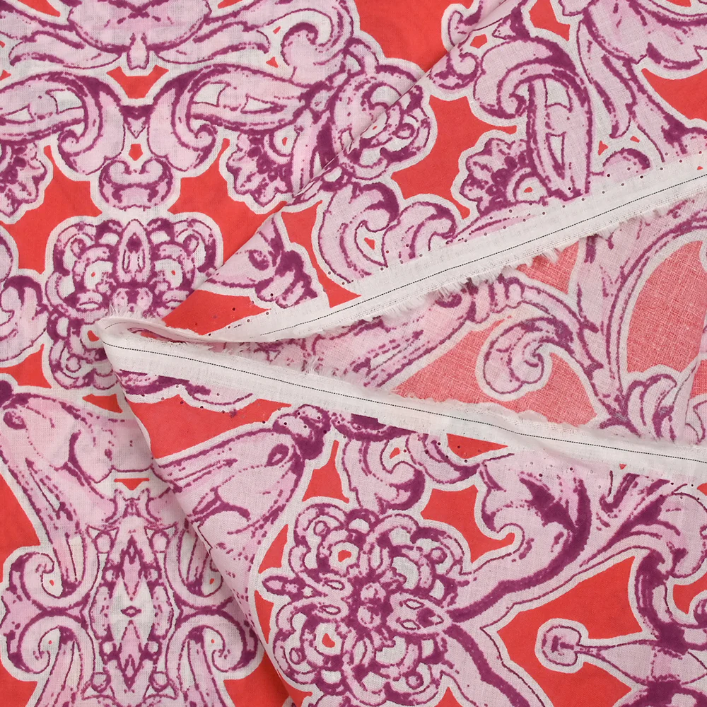 Voile de coton imprimé baroque fond rouge - Image 5