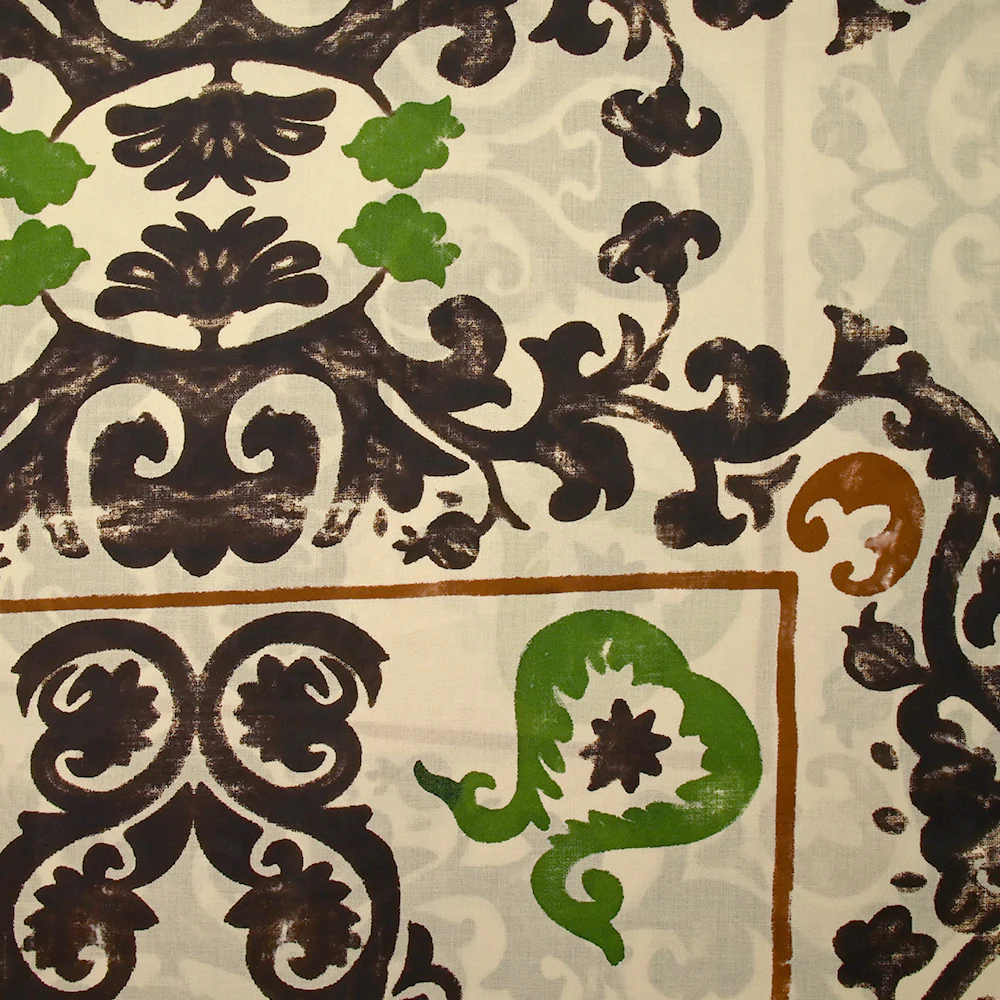 Voile de viscose imprimé moulures marron et vert fond écru