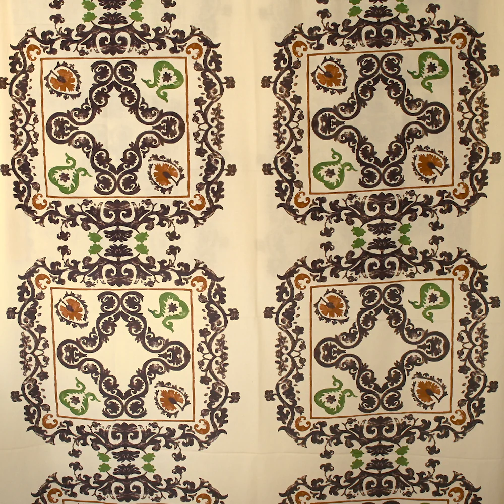 Voile de viscose imprimé moulures marron et vert fond écru - Image 4