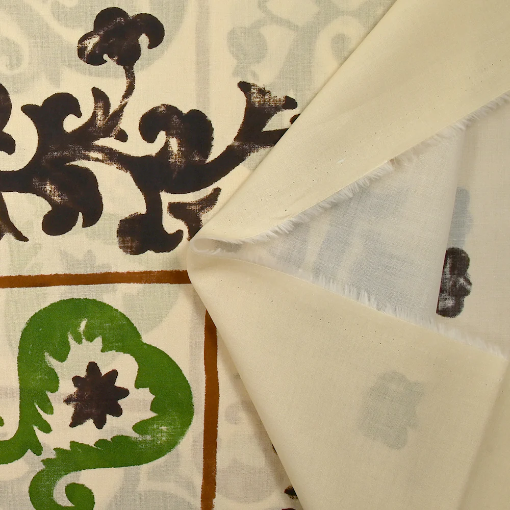Voile de viscose imprimé moulures marron et vert fond écru - Image 7