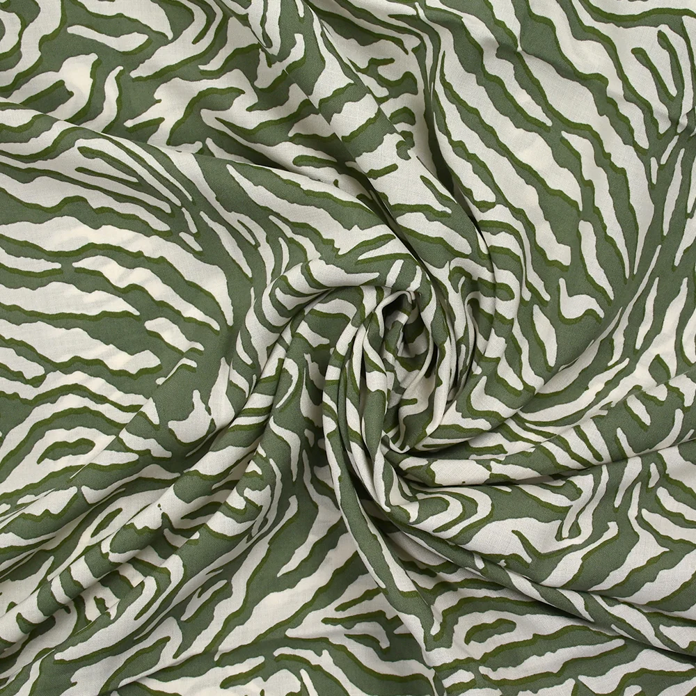 Voile de viscose imprimé zèbre blanc cassé fond kaki - Image 2