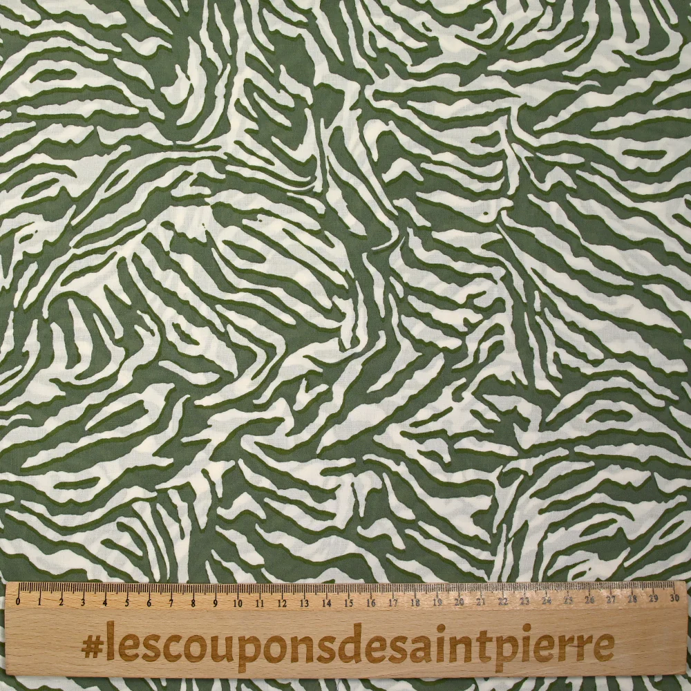 Voile de viscose imprimé zèbre blanc cassé fond kaki - Image 3